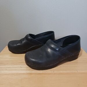 Dansko Professional Cabrio Black Leather Clogs Size 40